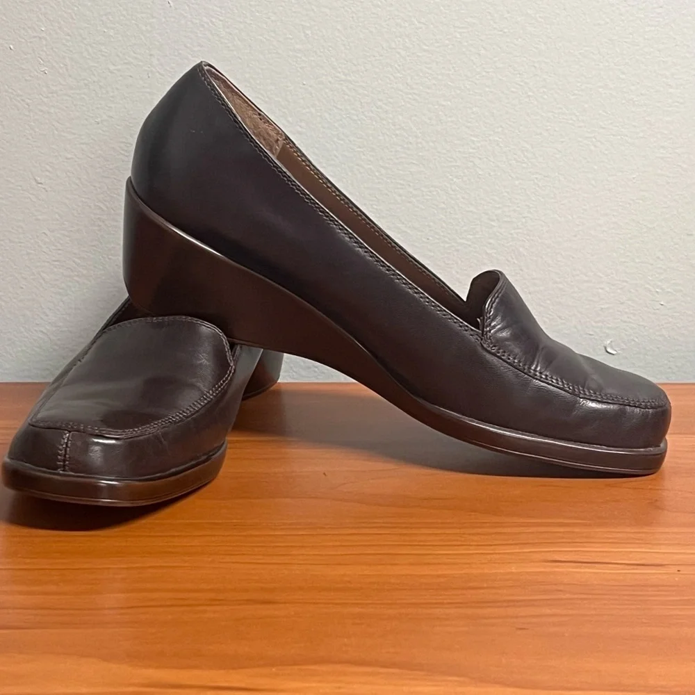 Women's AEROSOLES Final Exam Brown Leather Slip-On Wedge Heel Loafer Sz 9.5